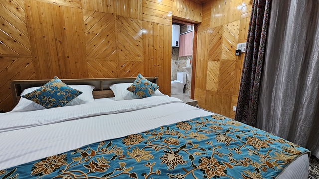 lone palace srinagar