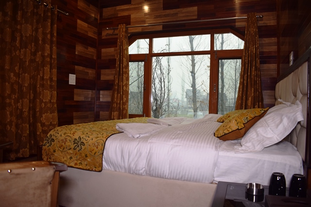 lone palace srinagar