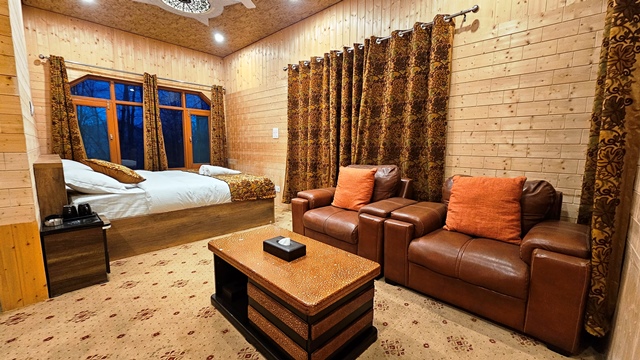 lone palace srinagar